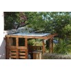 Bâche plate tendue en toiture d'abri de jardin