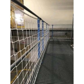 Filet de sécurité , pose par équipe Nord Bâches 