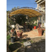 Belle tension sur cette pergola arrondie 