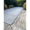Bache de piscine en grille micro perforée parfaitement tendue 
