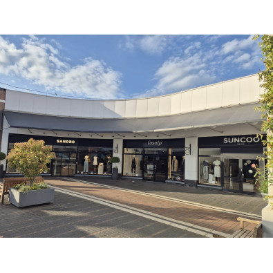 Bâches noires au McArthurGlen Roubaix – Confection et pose réalisées par Nord Bâches